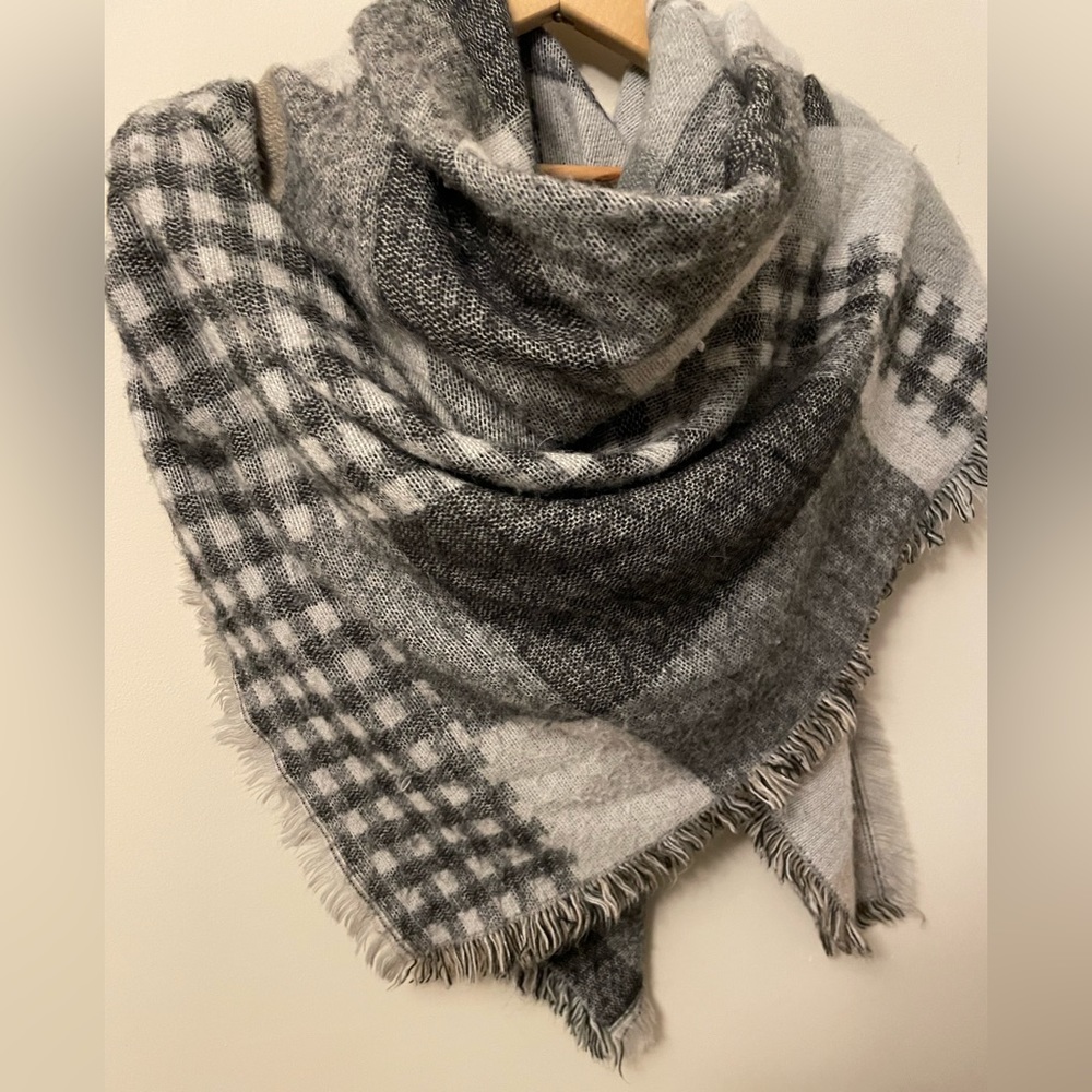 Steven Madden Blanket Scarf
